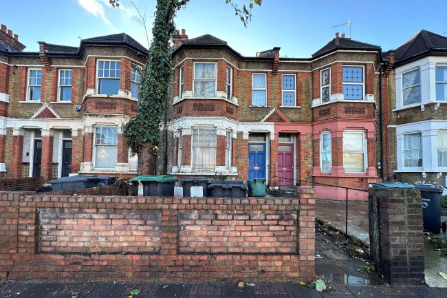 40 Bruce Grove, London, N17 6RN 10