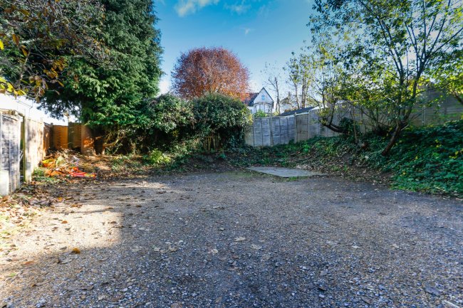 Flat 3, 44 Grovehill Road, Redhill, Surrey RH1 6DB 5