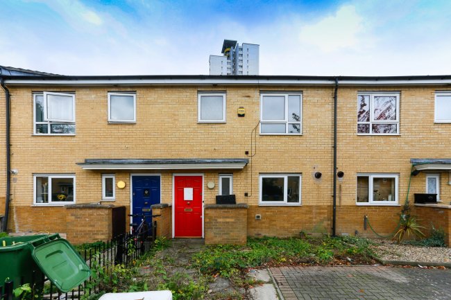 15 Willow Lane, Woolwich, London, SE18 5TQ
 9
