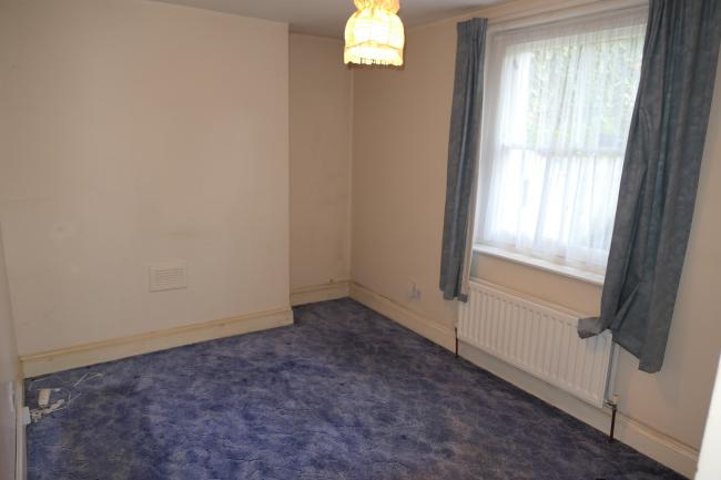 17a Wellington Gardens, Charlton, London SE7 7PJ  3