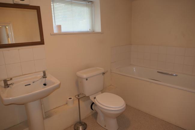 17a Wellington Gardens, Charlton, London SE7 7PJ  3