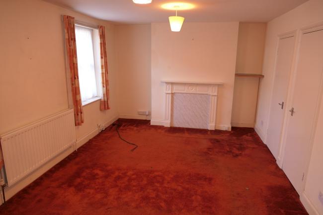 17a Wellington Gardens, Charlton, London SE7 7PJ  3