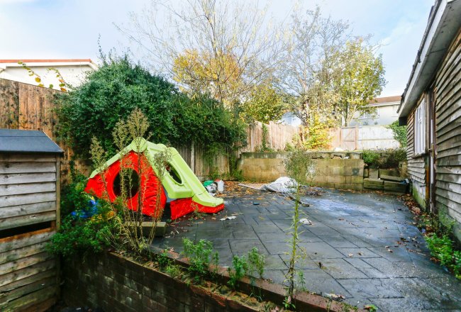 127 Halcot Avenue, Bexleyheath, Kent, DA6 7QA
 8