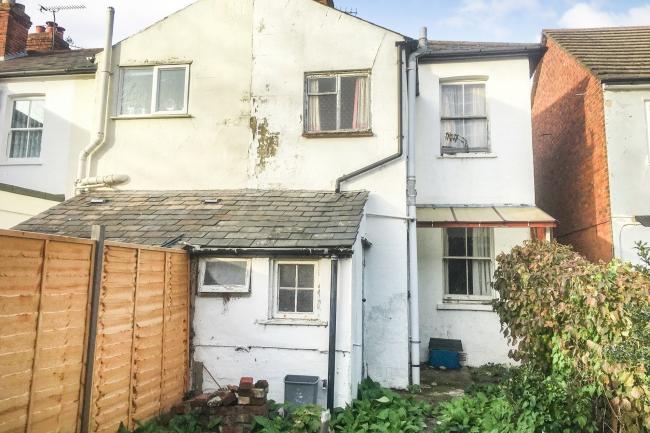 121 Queens Road, Farnborough, Hampshire GU14 6JN 1