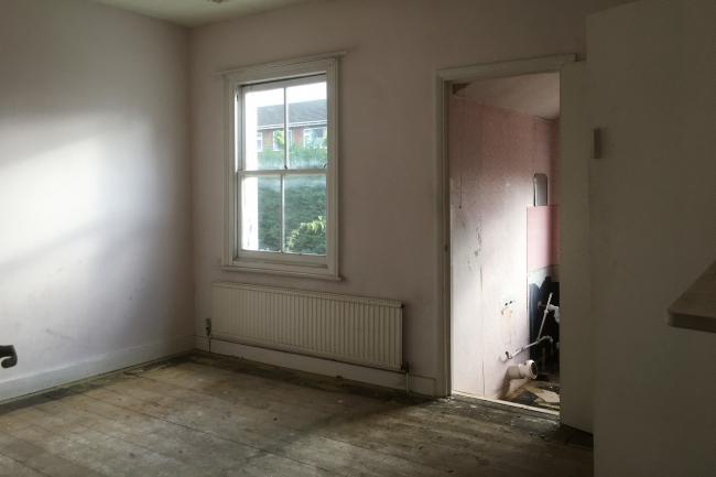 121 Queens Road, Farnborough, Hampshire GU14 6JN 1