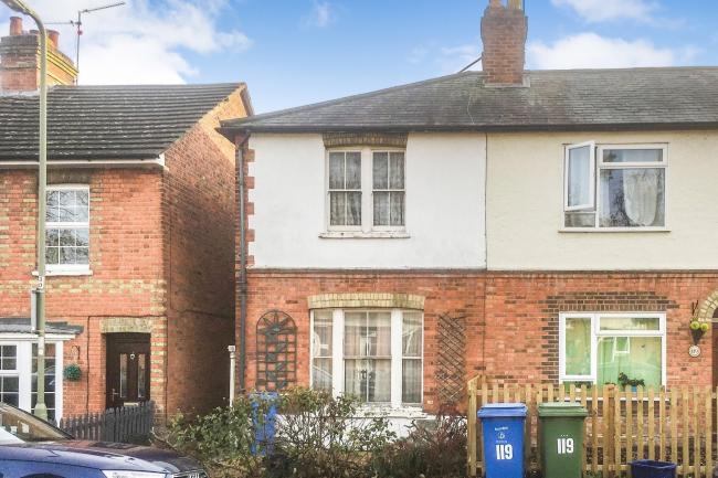 121 Queens Road, Farnborough, Hampshire GU14 6JN 1