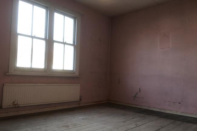 121 Queens Road, Farnborough, Hampshire GU14 6JN 1