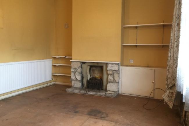 121 Queens Road, Farnborough, Hampshire GU14 6JN 1