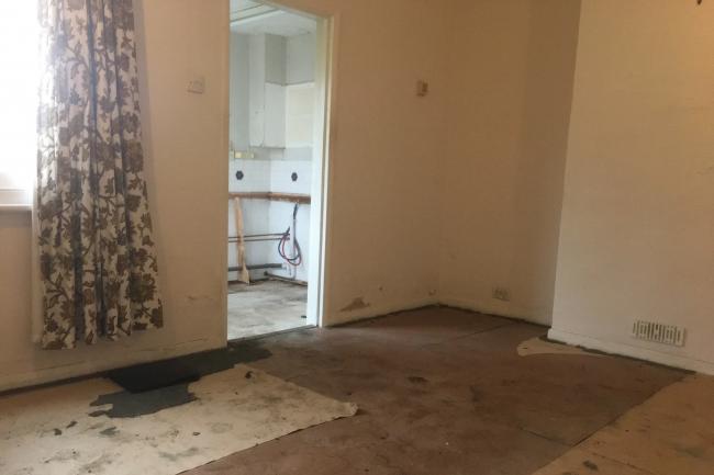 121 Queens Road, Farnborough, Hampshire GU14 6JN 1