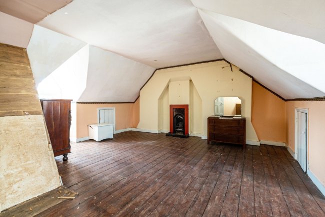 83 Brodrick Road, Wandsworth, London SW17 7DX 
 1