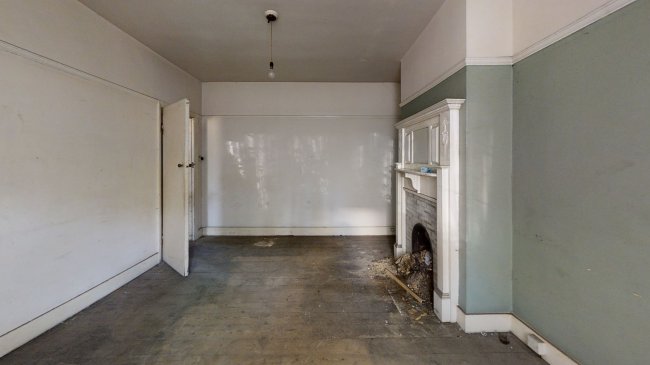 32 Banstead Road, Carshalton, Surrey SM5 3NR
 4