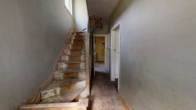 32 Banstead Road, Carshalton, Surrey SM5 3NR
 4