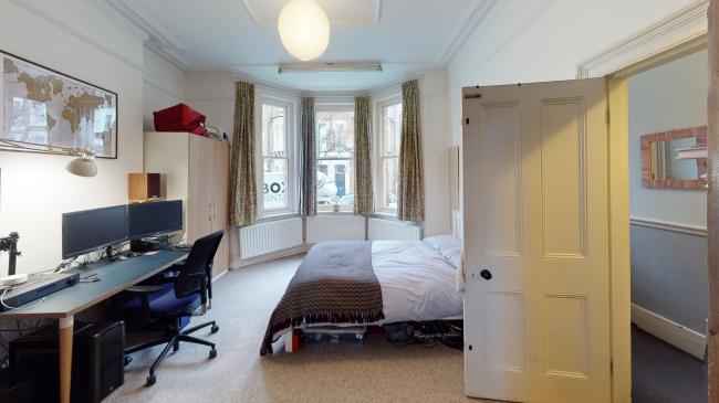 70 Gascony Avenue, West Hampstead, London, NW6 4NE
 3