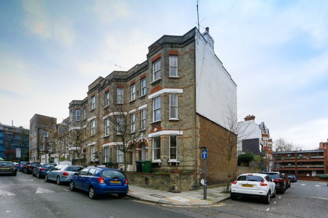 70 Gascony Avenue, West Hampstead, London, NW6 4NE
 3