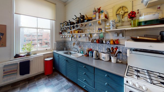 70 Gascony Avenue, West Hampstead, London, NW6 4NE
 3