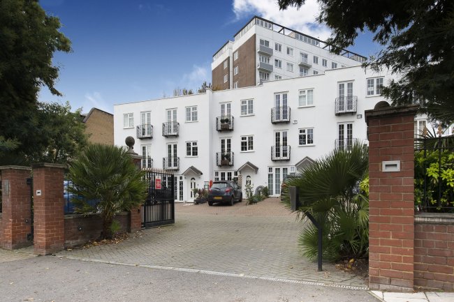 105 Kingston Hill, Kingston upon Thames, Surrey KT2 7PZ 2