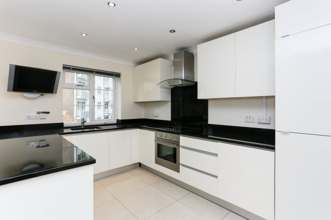 105 Kingston Hill, Kingston upon Thames, Surrey KT2 7PZ 2