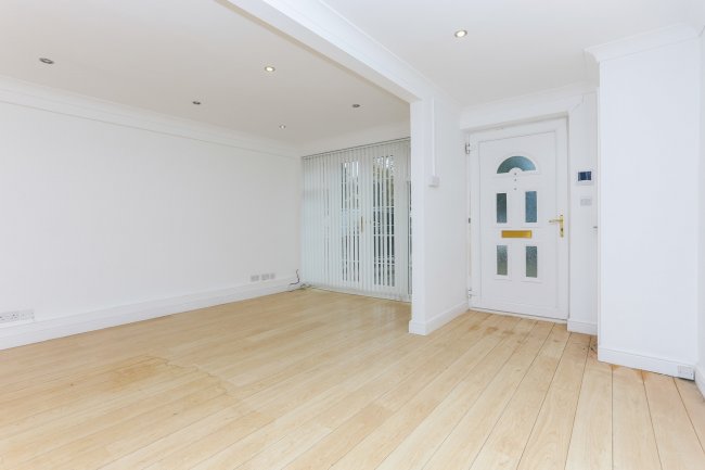 105 Kingston Hill, Kingston upon Thames, Surrey KT2 7PZ 2