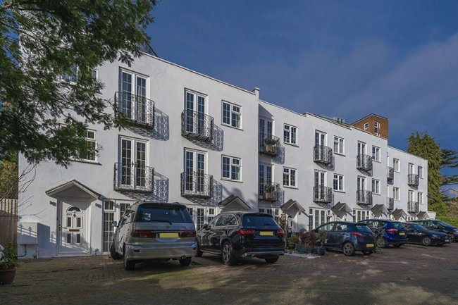 105 Kingston Hill, Kingston upon Thames, Surrey KT2 7PZ 2