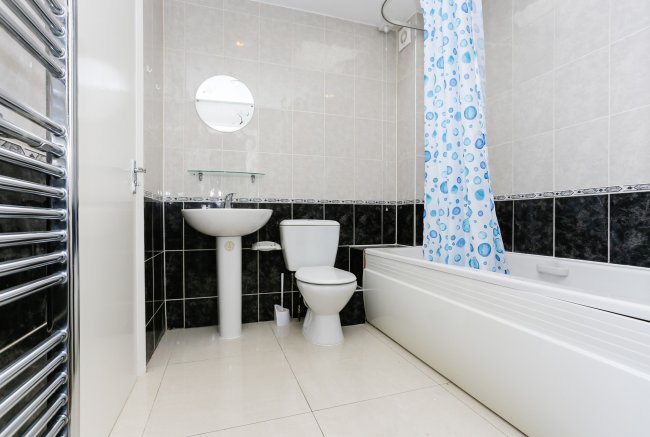 105 Kingston Hill, Kingston upon Thames, Surrey KT2 7PZ 2