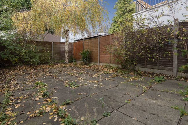 105 Kingston Hill, Kingston upon Thames, Surrey KT2 7PZ 2