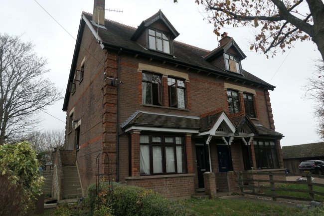 3A Orchard Leigh Villas, Two Dells Lane, Orchard Leigh nr Chesham, HP5 3RD
 7
