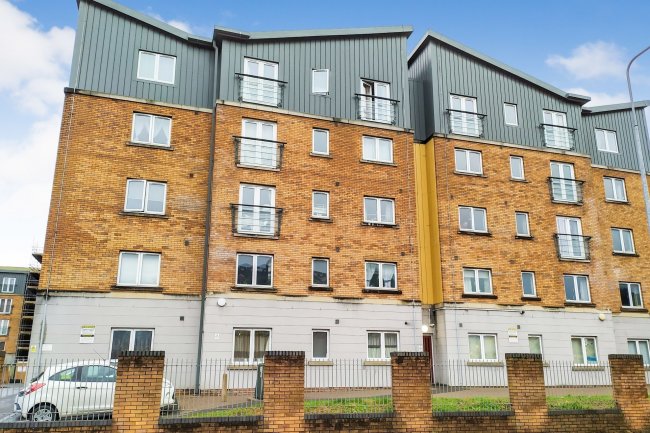 111 Moorhead Close, Cardiff, Wales CF24 5FD 8