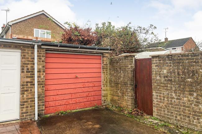 220 Turnpike Drive, Luton, Bedfordshire, LU3 3RG
 6