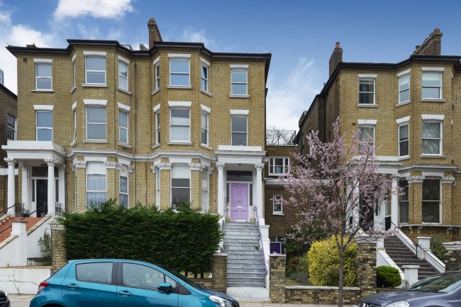 Flat 2, 52 Fellows Road, Belsize Park, London, 
NW3 3LJ 1