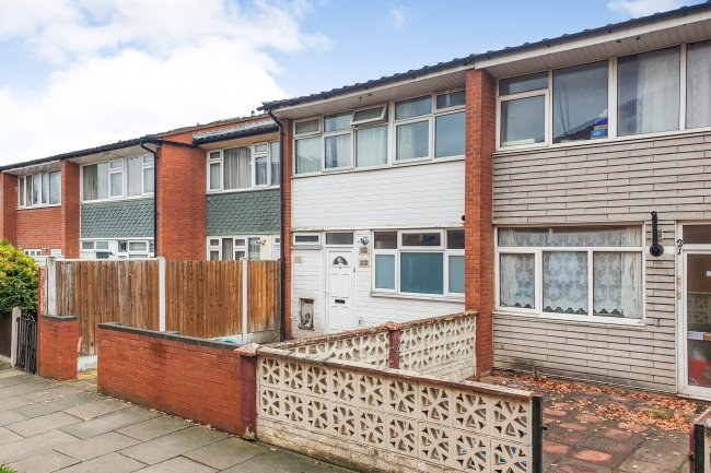 20 Swindon Close, Ilford, Essex IG3 8BQ
 1
