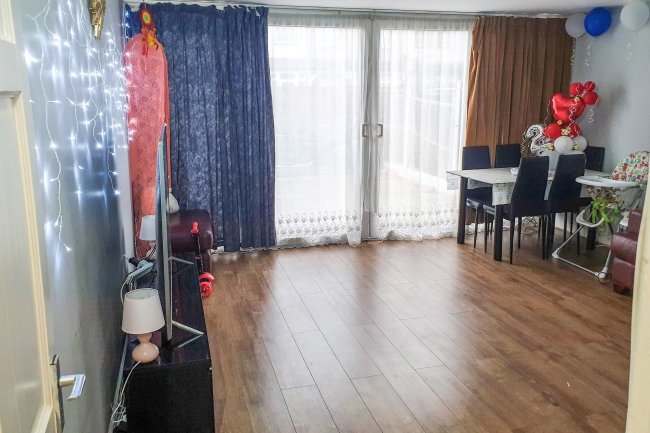 20 Swindon Close, Ilford, Essex IG3 8BQ
 1