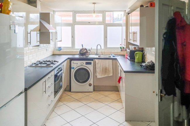 20 Swindon Close, Ilford, Essex IG3 8BQ
 1