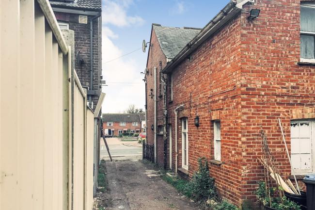 32-40 Godstone Road, Lingfield RH7 6BW
 5