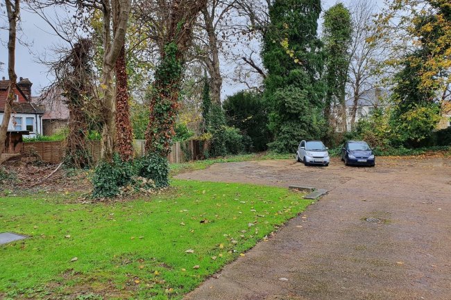 4 January House, 28 Birdhurst Rise, South Croydon, CR2 7ED
 10