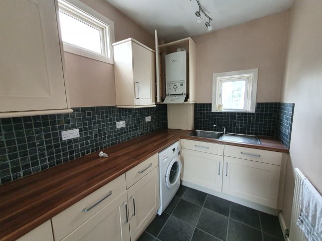 4 January House, 28 Birdhurst Rise, South Croydon, CR2 7ED
 10