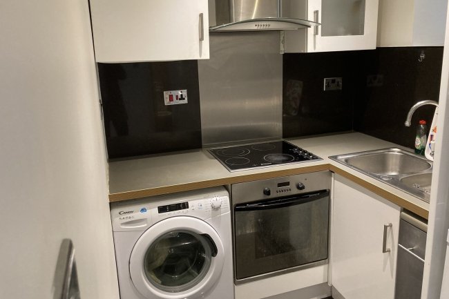 28 Wellesley Court, Maida Vale, London, W9 1RJ
 9