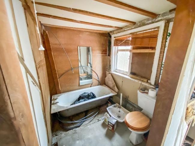 The Thatched Cottage, 18 Duck Street, Little Easton, Dunmow, Essex, CM6 2JG 9