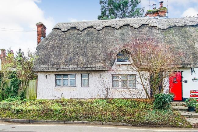 The Thatched Cottage, 18 Duck Street, Little Easton, Dunmow, Essex, CM6 2JG 9