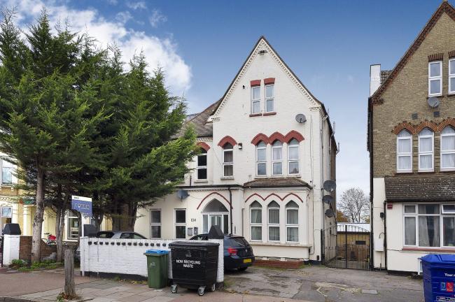 Flat 1, 104 Southwood Road, Eltham, London, SE9 3QS
 7