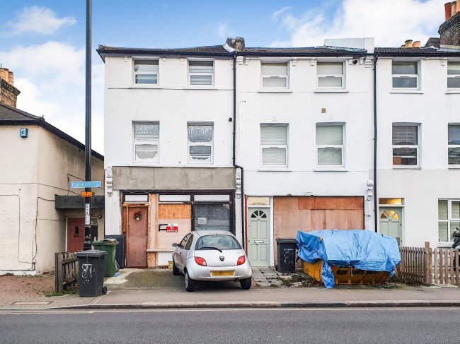 79 Catford Hill, London, SE6 4PW 7
