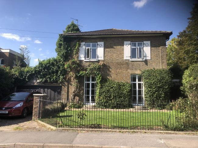 8 Cleveland Road, Uxbridge, Middlesex UB8 2DW 9