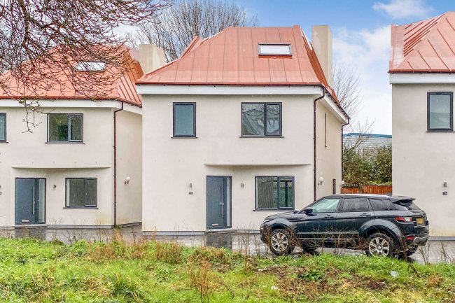 40 Rookwood Avenue, New Malden, KT3 4LY 2