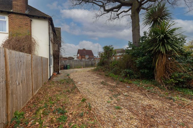 9 Cudas Close & Land adjoining 9 Cudas Close, Epsom KT19 0QF 5