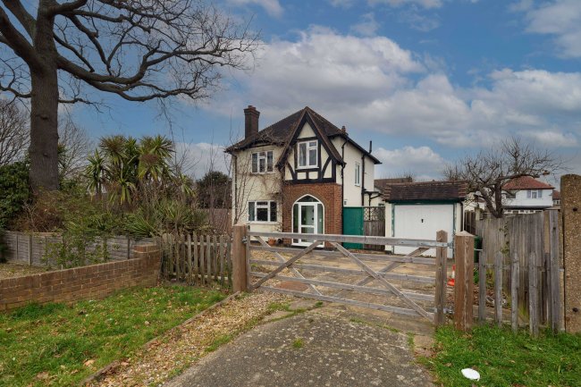 9 Cudas Close & Land adjoining 9 Cudas Close, Epsom KT19 0QF 5