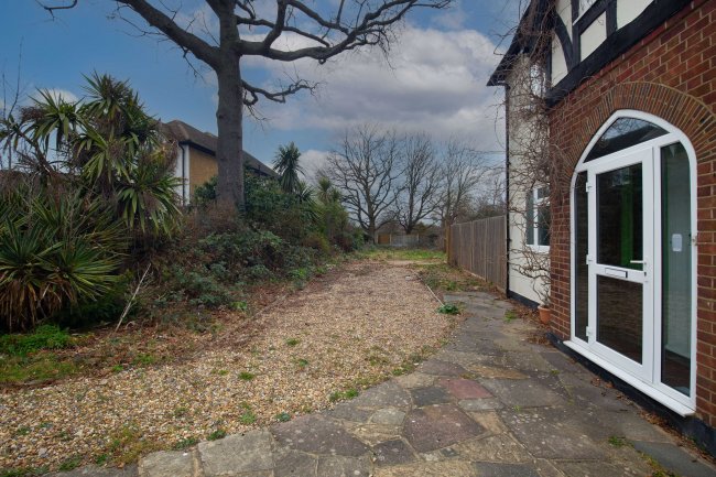 9 Cudas Close & Land adjoining 9 Cudas Close, Epsom KT19 0QF 5