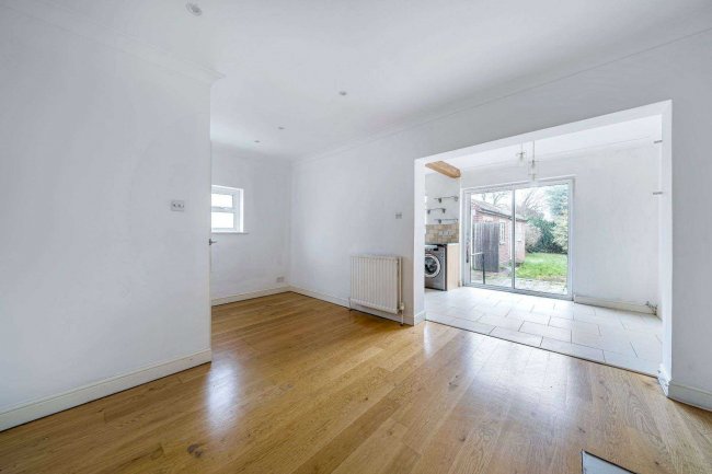 19 Sussex Road, Ickenham, Uxbridge UB10 8PN 2