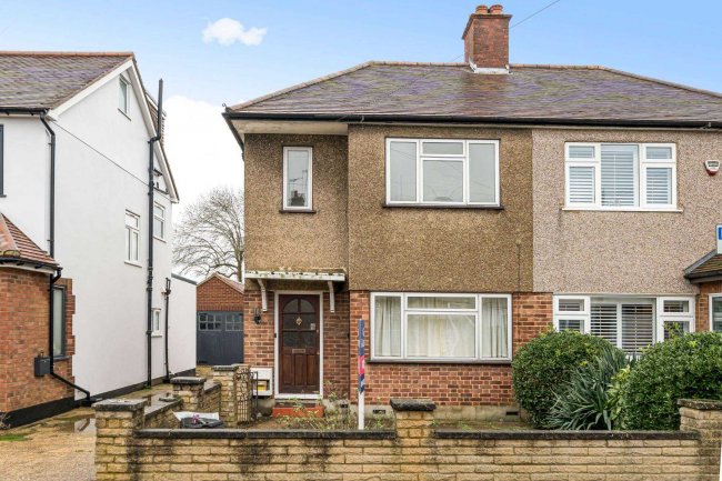 19 Sussex Road, Ickenham, Uxbridge UB10 8PN 2