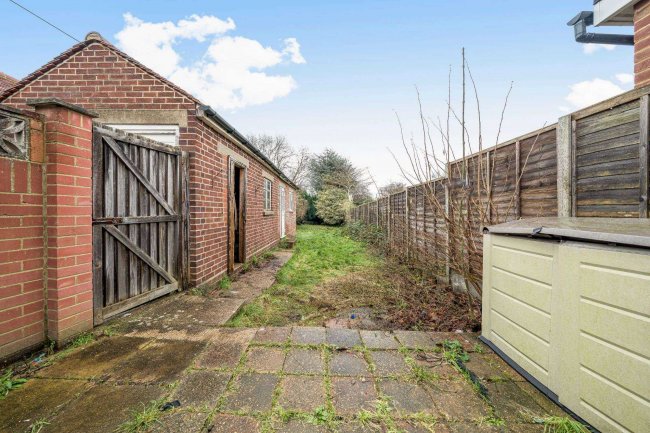 19 Sussex Road, Ickenham, Uxbridge UB10 8PN 2