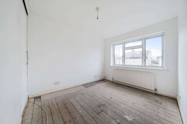 19 Sussex Road, Ickenham, Uxbridge UB10 8PN 2