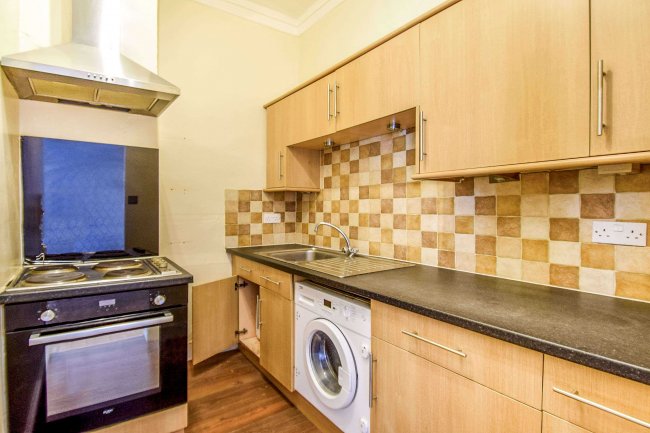 Flat 3, 8 Bridge Street, Worcester, Worcestershire, WR1 3NJ 2